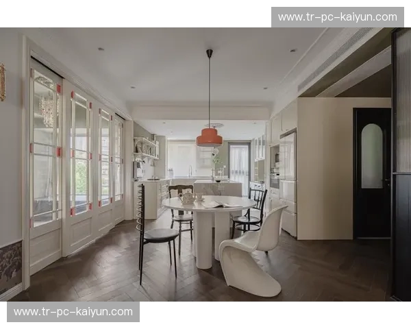 镜像之城：在极简与极繁之间，解码日韩纠缠百年的美学、野心与爱恨